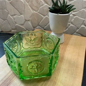 INDIANA GLASS | Tiara Green Eagles & Stars Candy Dish